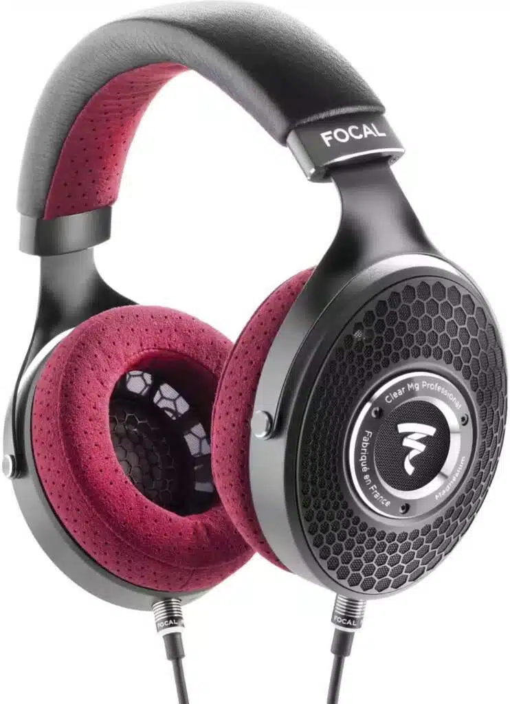 Casque de studio Focal Clear MG Pro, offrant une qualité sonore exceptionnelle avec un design élégant et confortable pour les professionnels de l'audio.