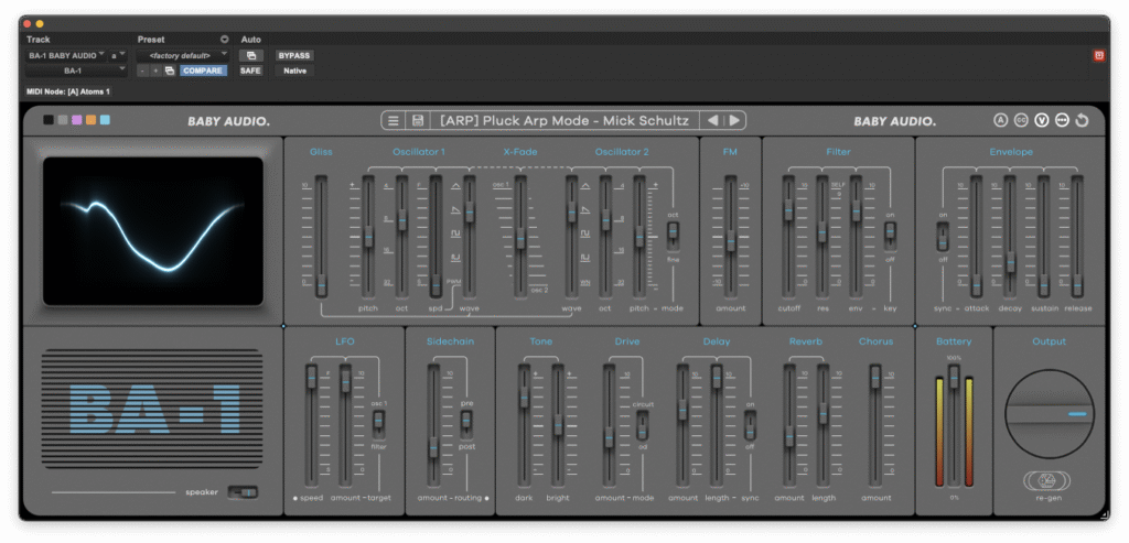 Capture d'écran de l'interface du synthétiseur BA-1 de Baby Audio. La façade d'un gris anthracite mat s'inspire du synthétiseur analogique CS01. À gauche, un petit écran cathodique affiche une forme d'onde cyan lumineuse au-dessus d'un haut-parleur intégré avec le logo BA-1. Le panneau principal est entièrement composé de faders verticaux organisés en deux rangées pour contrôler les oscillateurs (Gliss, Oscillator 1, X-Fade, Oscillator 2, FM), le filtre (Cutoff, Res, Env, Key), l'enveloppe ADSR, ainsi que la section d'effets (LFO, Sidechain, Tone, Drive, Delay, Reverb, Chorus). À droite, un indicateur de batterie coloré et un gros potentiomètre de sortie Output complètent l'interface.